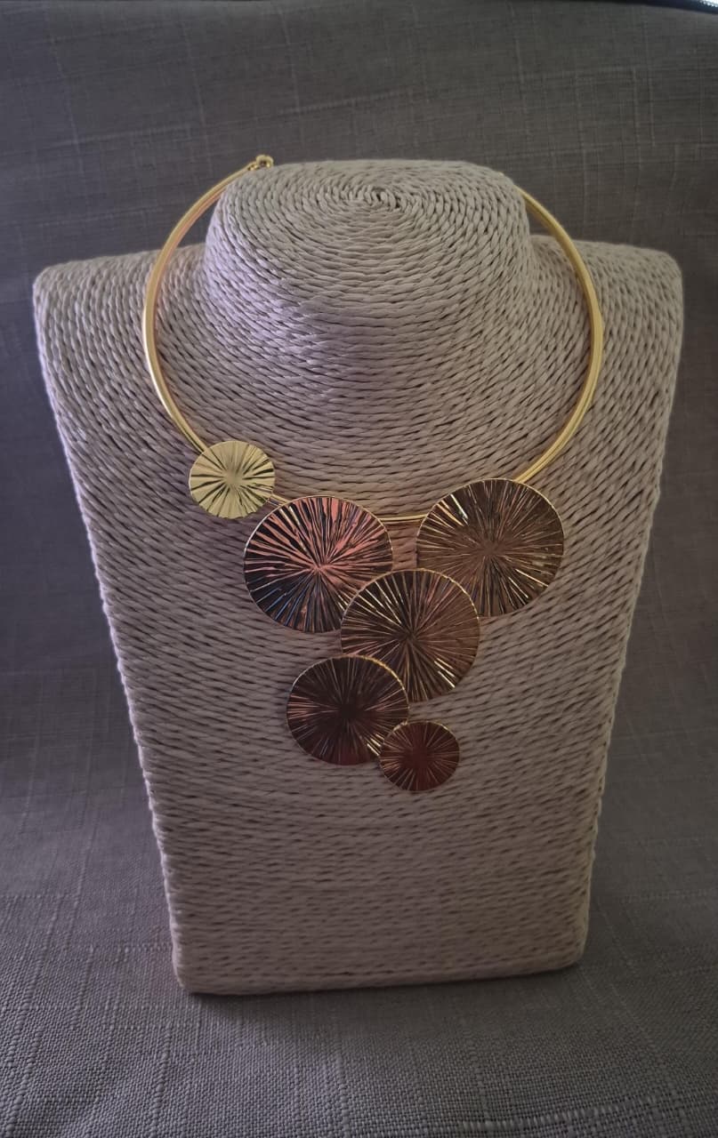 COLLAR AURA DORADA