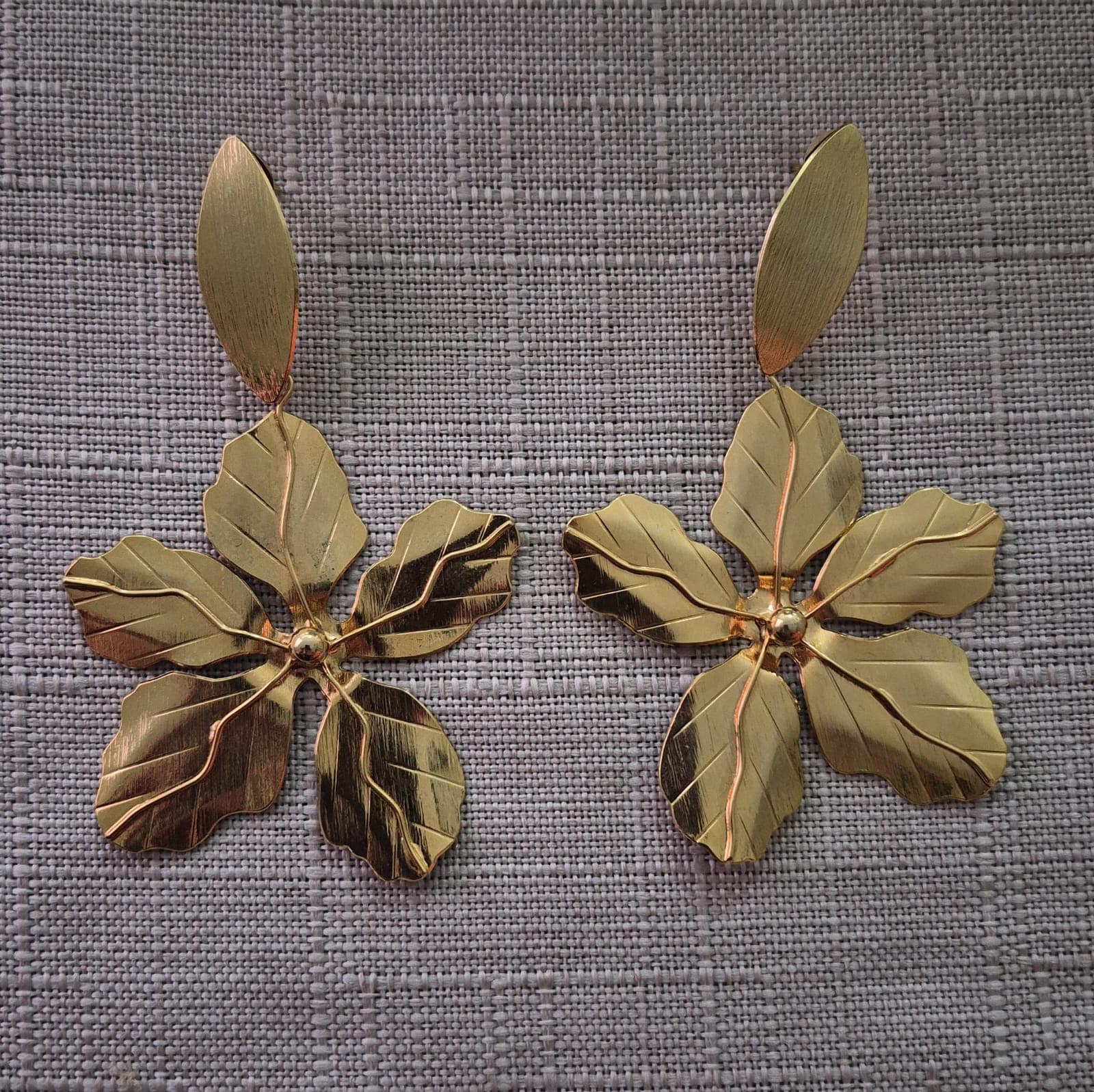 ARETE MAGNOLIA DORADA