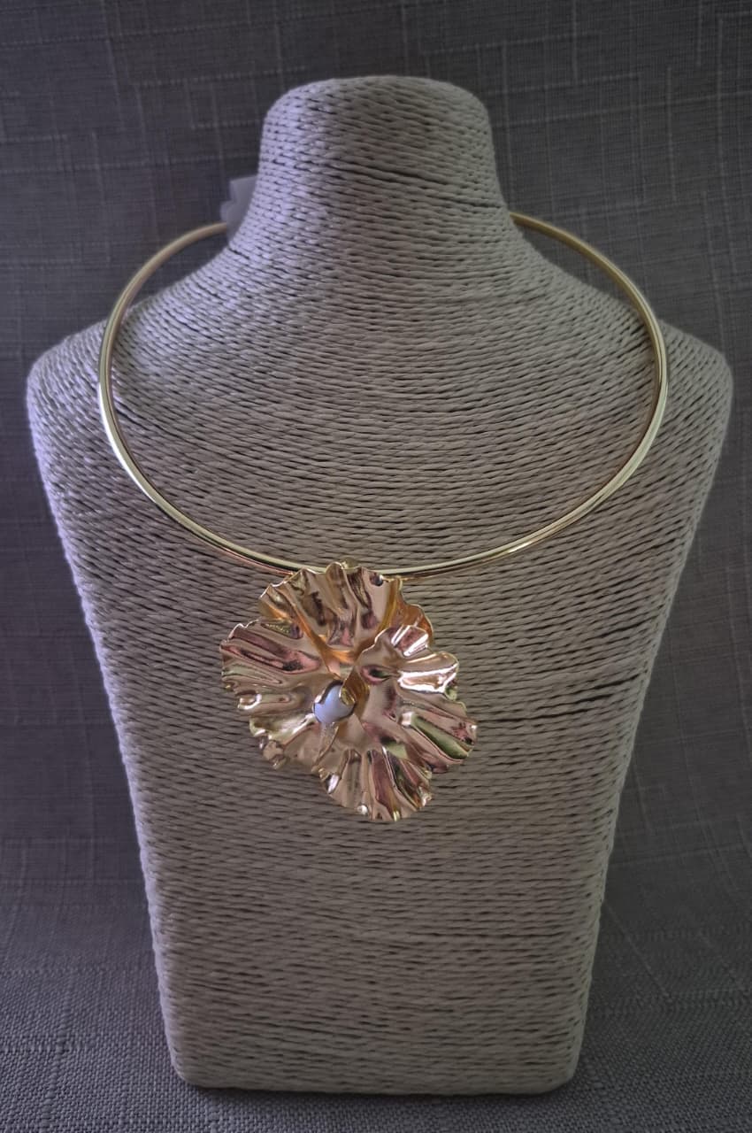 COLLAR FLOR DE NACAR
