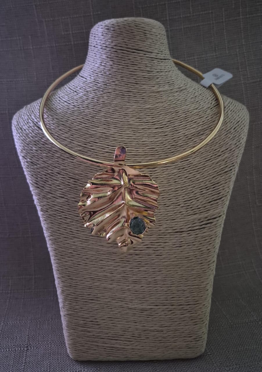 COLLAR HOJA ESMERALDA