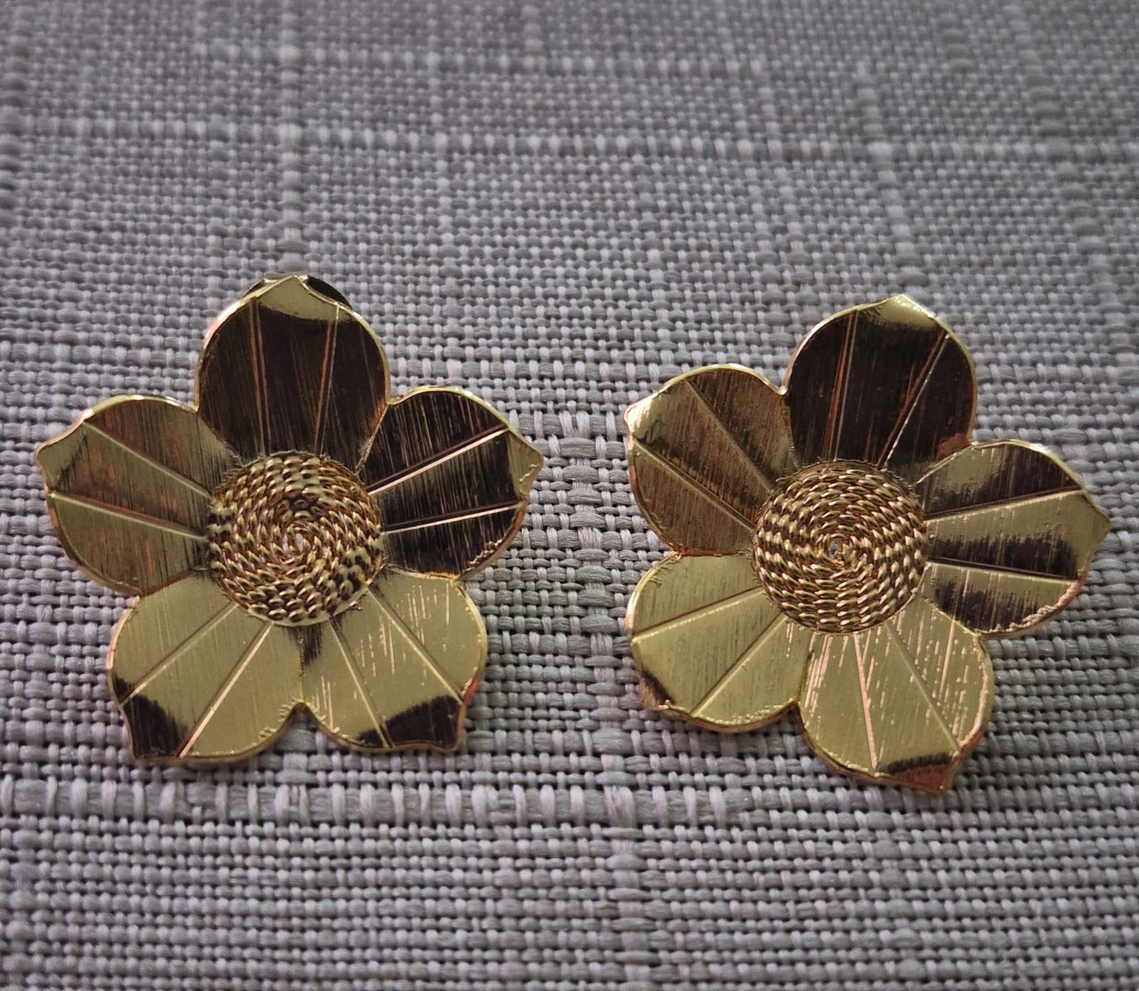 ARETES PETALOS DE ORO